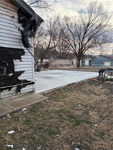 3010 S 19th Street, St Joseph, MO 64503