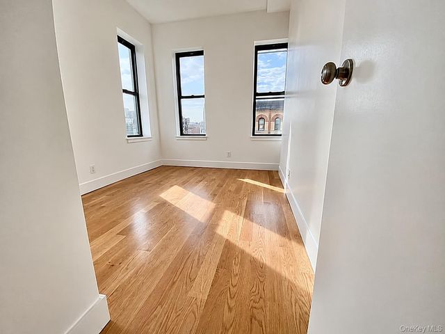 28-56 47th Street 3F, Astoria, NY 11103