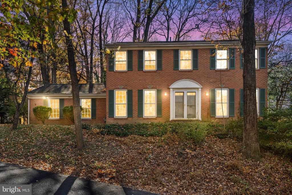 Image 2 of property listing at 12013 WESTWOOD HILLS DR, Herndon, VA 20171