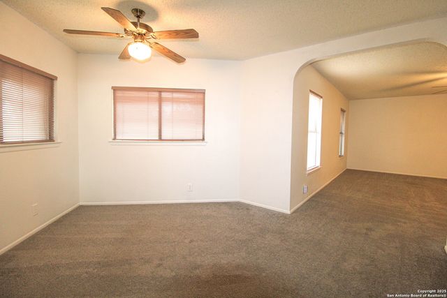 14018 N Hills Village, San Antonio, TX 78249