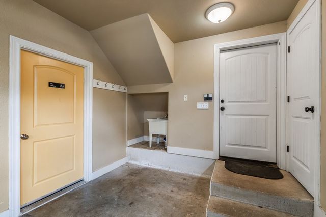 130 Rhum Rd, Kerrville, TX 78028