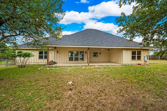 130 Rhum Rd, Kerrville, TX 78028