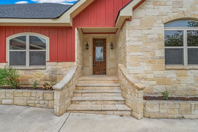 130 Rhum Rd, Kerrville, TX 78028