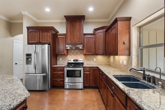 130 Rhum Rd, Kerrville, TX 78028