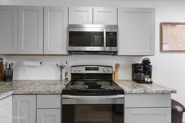 5675 N Camino Esplendora Apt 1103, Tucson, AZ 85718