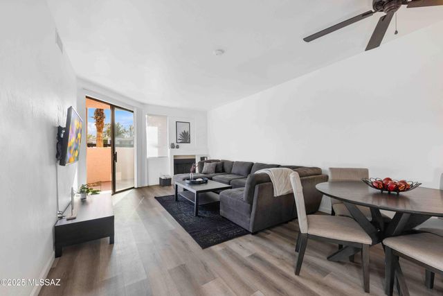 5675 N Camino Esplendora Apt 1103, Tucson, AZ 85718