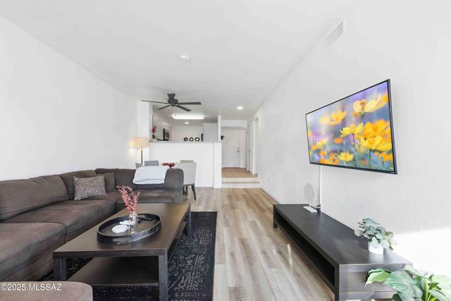 5675 N Camino Esplendora Apt 1103, Tucson, AZ 85718