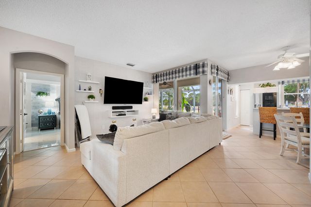 8193 Sandpiper Way, West Palm Beach, FL 33412