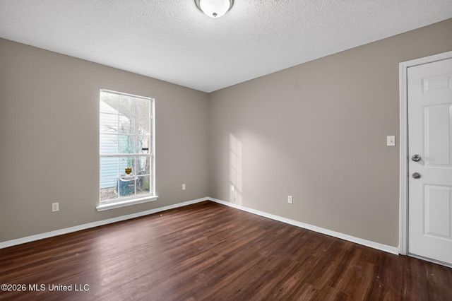 5528 Tiki, 5528, Jackson, MS 39212