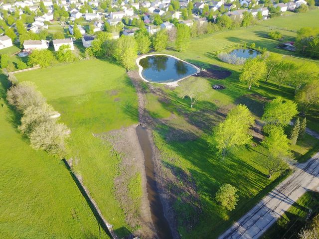 9836 S Carls Drive, Plainfield, IL 60585