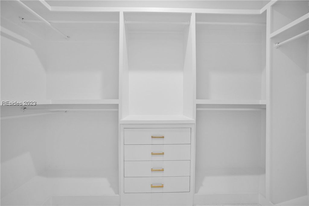 Image 22 of property listing at 304 Farnsleigh Ave, Bluffton, SC 29910