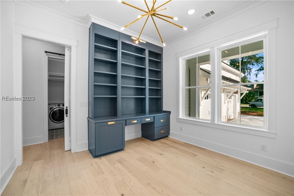 Image 25 of property listing at 304 Farnsleigh Ave, Bluffton, SC 29910