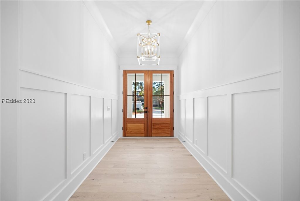 Image 7 of property listing at 304 Farnsleigh Ave, Bluffton, SC 29910