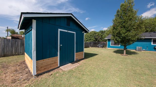 109 S Shaw Street, Tom Bean, TX 75489
