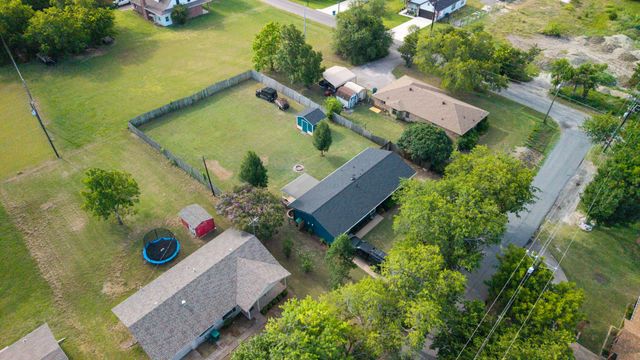 109 S Shaw Street, Tom Bean, TX 75489