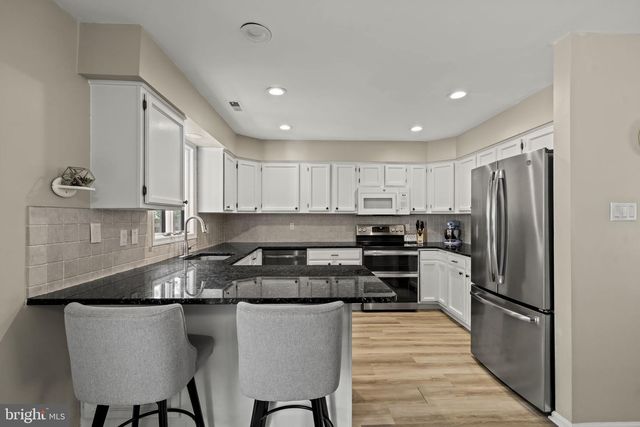 51 WOODMONT DR, Lawrence Township, NJ 08648