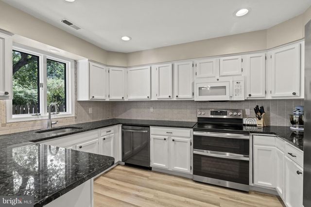 51 WOODMONT DR, Lawrence Township, NJ 08648