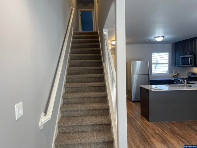3752 Peter Ln NE, Salem, OR 97305