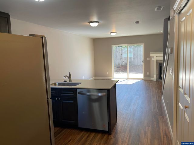 3752 Peter Ln NE, Salem, OR 97305