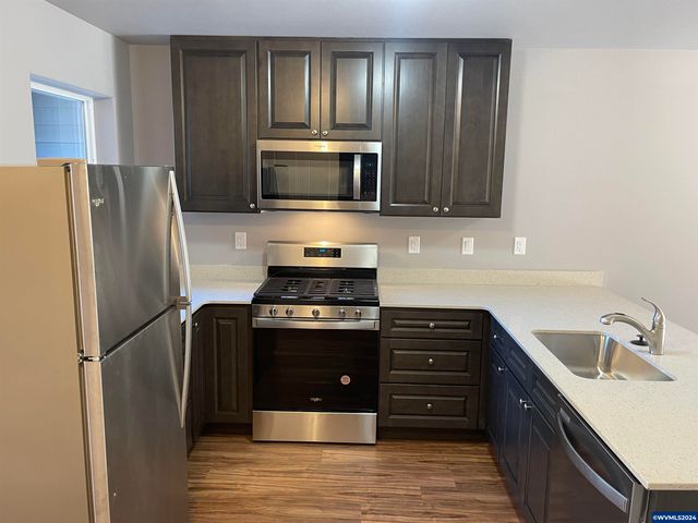 3752 Peter Ln NE, Salem, OR 97305
