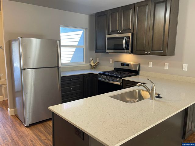 3752 Peter Ln NE, Salem, OR 97305