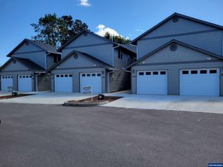 3752 Peter Ln NE, Salem, OR 97305
