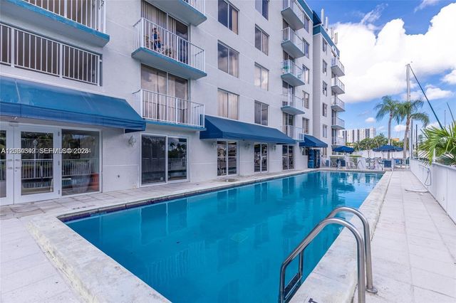 1740 NW N River Dr 419, Miami, FL 33125