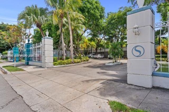 1740 NW N River Dr 419, Miami, FL 33125