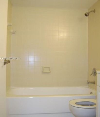 1740 NW N River Dr 419, Miami, FL 33125