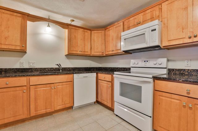 4-211 Heritage Village Drive, Nashua, NH 03062