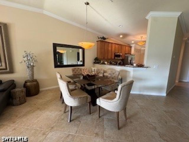 9844 Venezia CIR 721, Naples, FL 34113