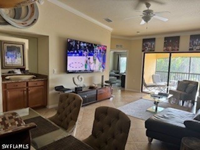 9844 Venezia CIR 721, Naples, FL 34113