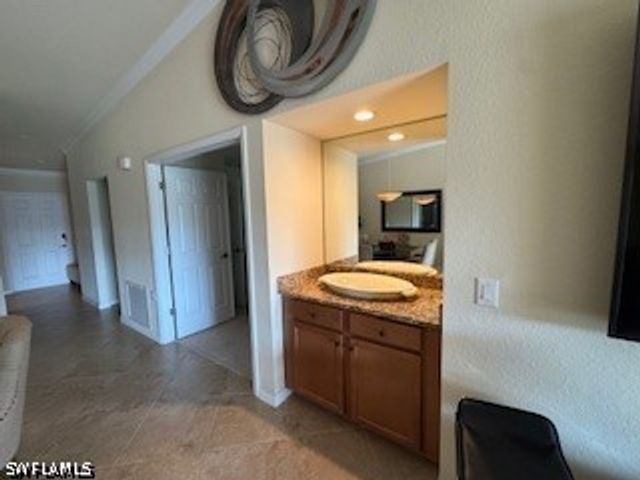 9844 Venezia CIR 721, Naples, FL 34113