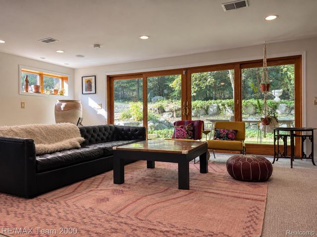 4789 Pickering Road, Bloomfield Charter Township, MI 48301