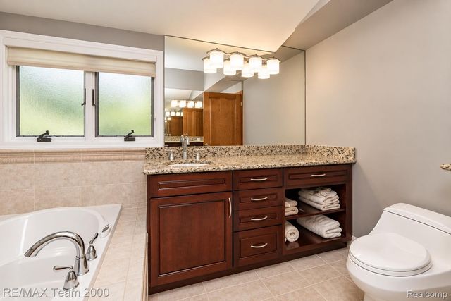 4789 Pickering Road, Bloomfield Charter Township, MI 48301