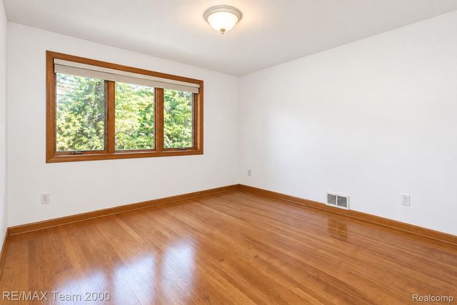 4789 Pickering Road, Bloomfield Charter Township, MI 48301