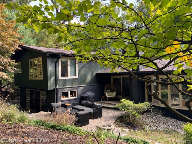 4789 Pickering Road, Bloomfield Charter Township, MI 48301