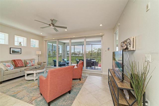392 ARUBA CIRCLE 102, Bradenton, FL 34209