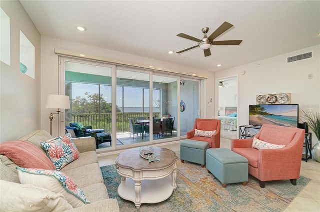 392 ARUBA CIRCLE 102, Bradenton, FL 34209