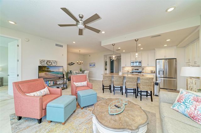 392 ARUBA CIRCLE 102, Bradenton, FL 34209
