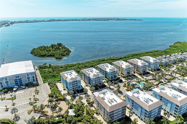 392 ARUBA CIRCLE 102, Bradenton, FL 34209