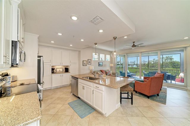 392 ARUBA CIRCLE 102, Bradenton, FL 34209