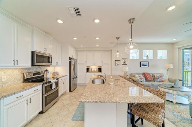 392 ARUBA CIRCLE 102, Bradenton, FL 34209