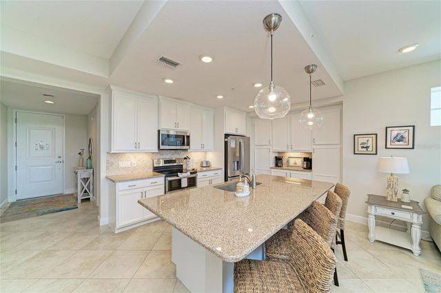 392 ARUBA CIRCLE 102, Bradenton, FL 34209