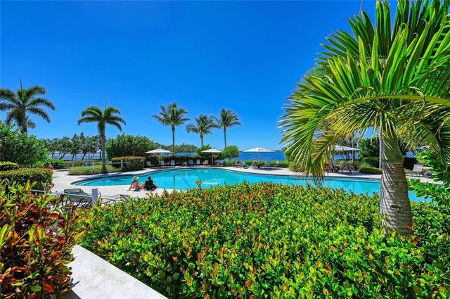 392 ARUBA CIRCLE 102, Bradenton, FL 34209