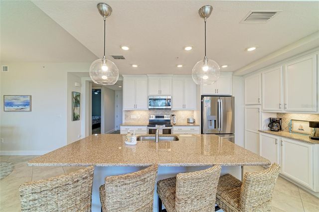392 ARUBA CIRCLE 102, Bradenton, FL 34209