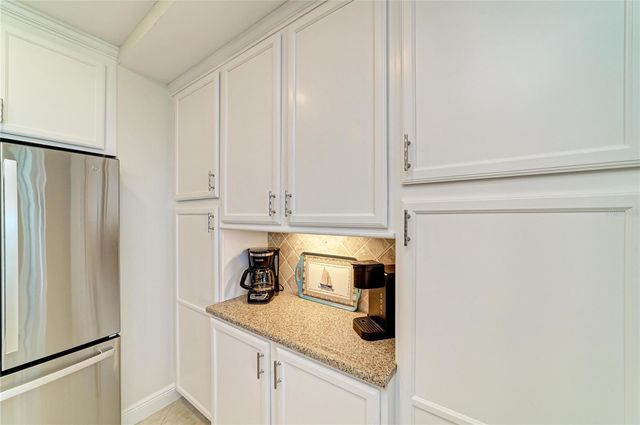 392 ARUBA CIRCLE 102, Bradenton, FL 34209