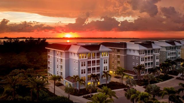 392 ARUBA CIRCLE 102, Bradenton, FL 34209