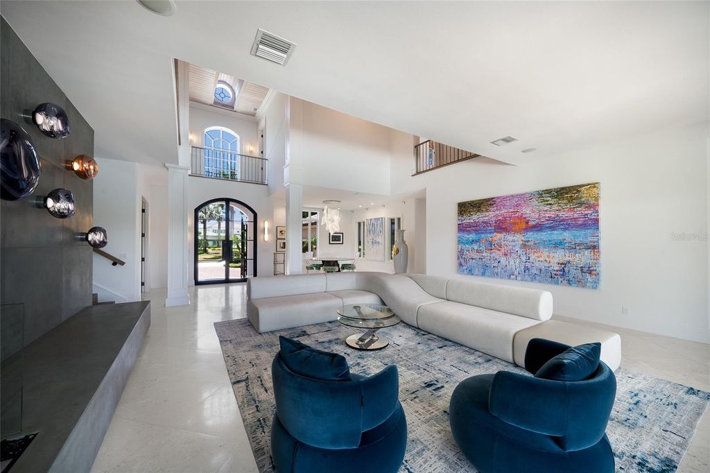 Image 11 of property listing at 65 LIGHTHOUSE POINT DRIVE, Longboat Key, FL 34228