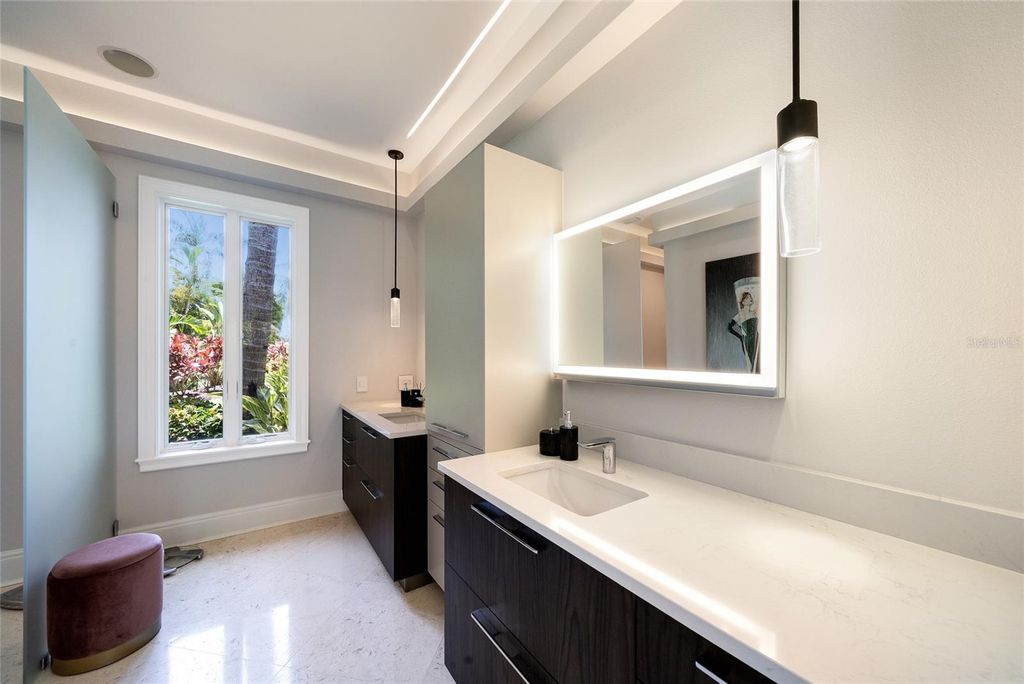 Image 18 of property listing at 65 LIGHTHOUSE POINT DRIVE, Longboat Key, FL 34228